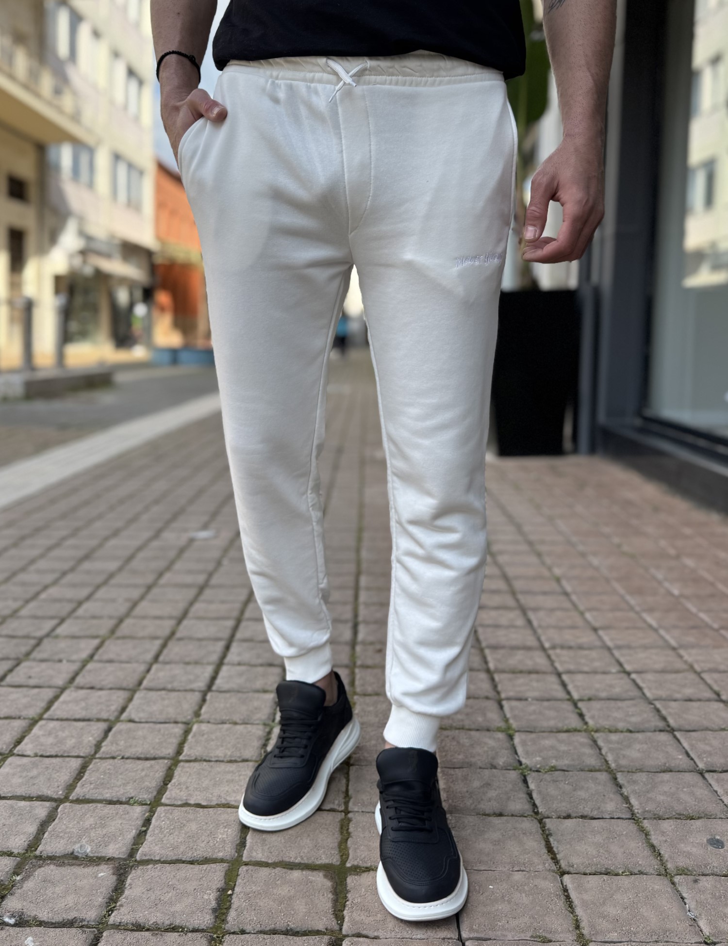 Ανδρική λευκή αθλητική φόρμα με λάστιχο KEF2612W